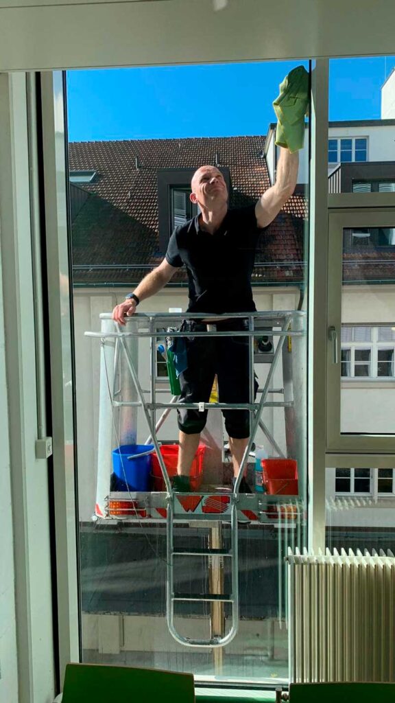 GHS Facility Solutions GmbH Fensterreinigung 576x1024